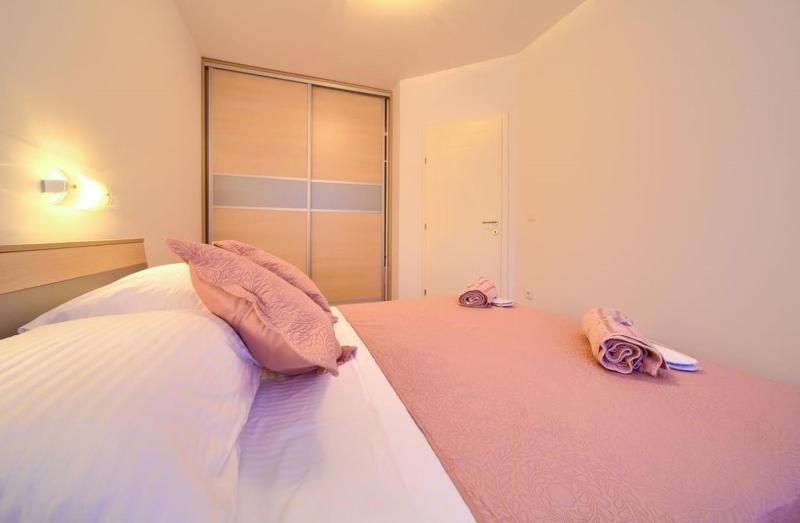 Apartments Škarpa - image 8