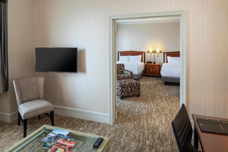 Junior Queen Suite with Two Queen Beds image 2
