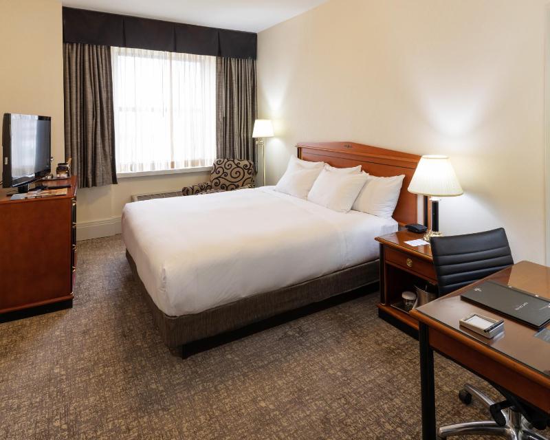 Deluxe King Room - Non-Smoking image 2