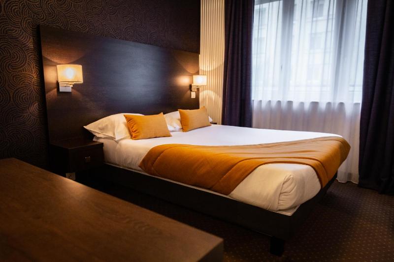 Standard Double Room image 4