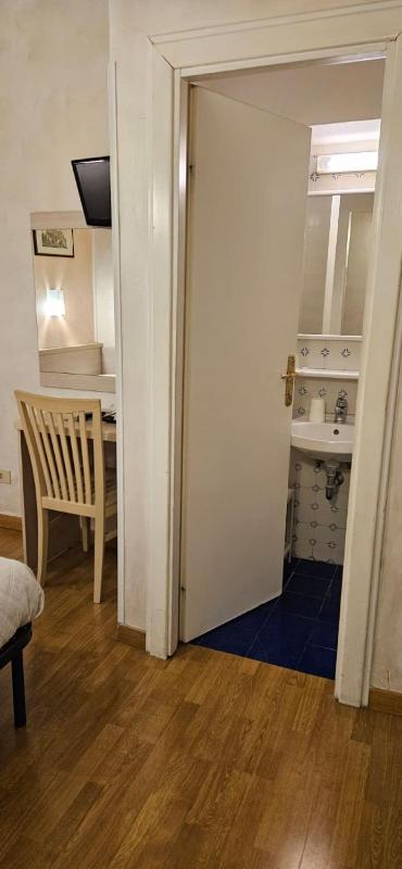 Economy Single Room with Private Bathroom and Shared shower image 4