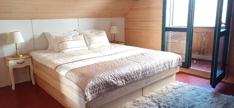 Three-Bedroom House with Terrace Annex image 1