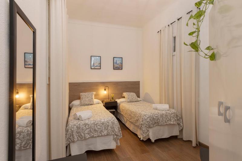 Interior Double or Twin Room with Private Bathroom image 1