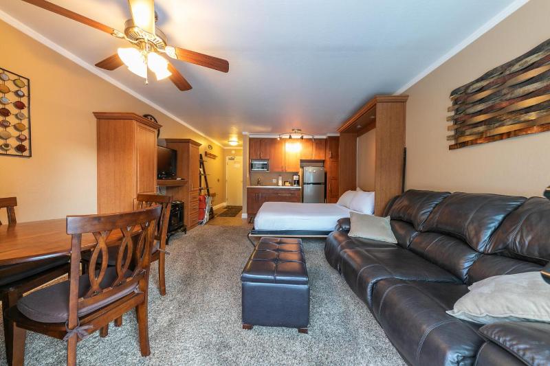 Cozy Deluxe Studio #131 at Donner Lake Village - image 12