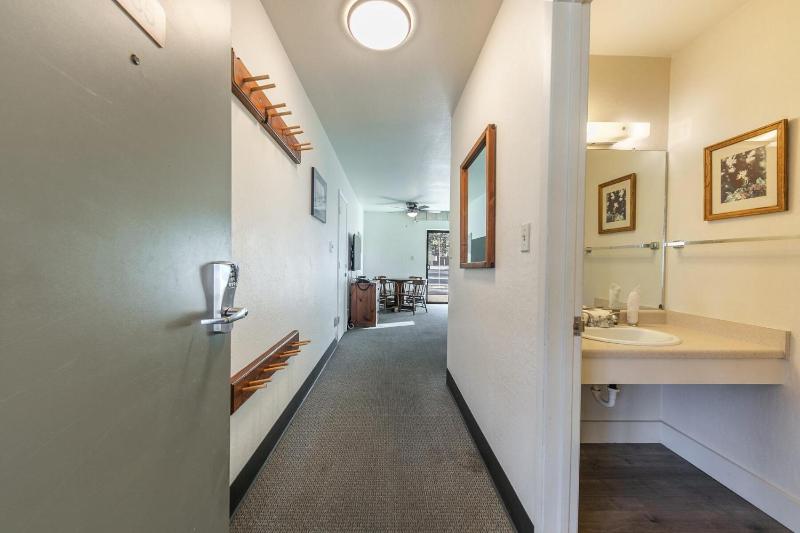 Homey 1st Floor Studio #135 at Donner Lake Village - image 6
