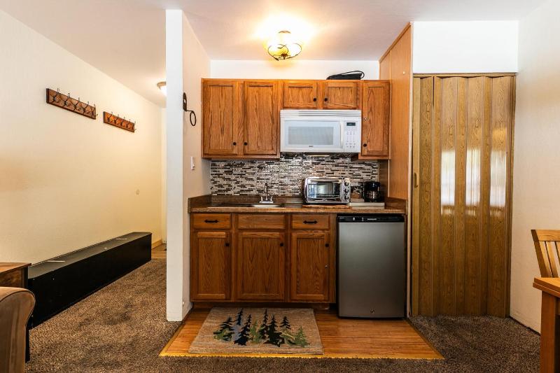 Cozy Studio w/Kitchenette and Balcony #212 at Donner Lake Village - image 10