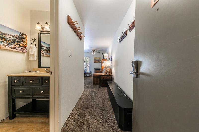 Cozy Studio w/Kitchenette and Balcony #212 at Donner Lake Village - image 2