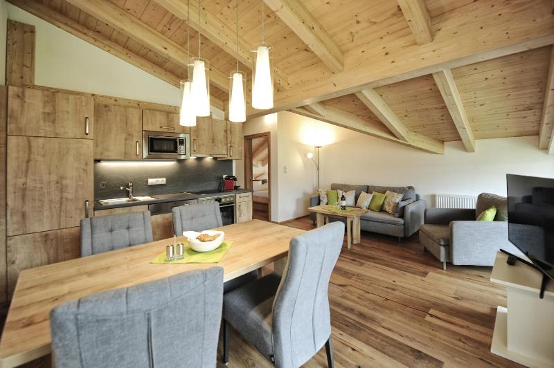 Two-Bedroom Apartment - Alpensuite image 2