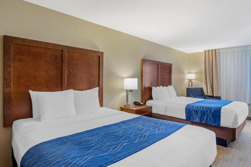 Queen Room with Two Queen Beds - Disability Access image 3