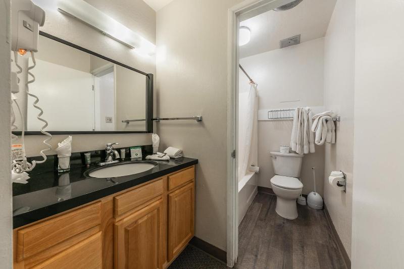 Cozy Studio #226 at Donner Lake Village - image 13
