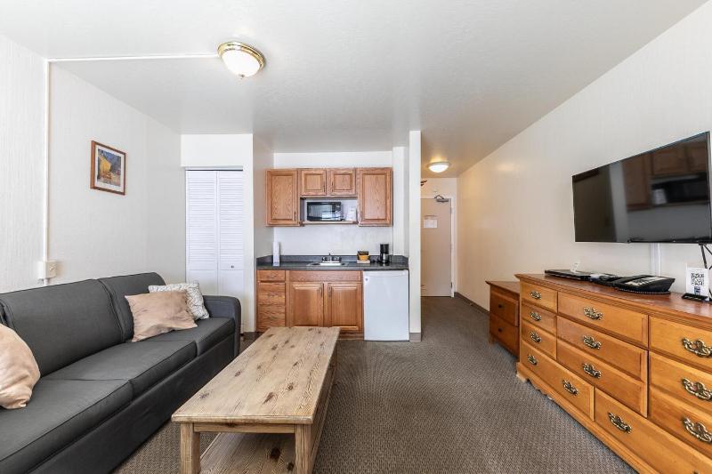 Cozy Studio #226 at Donner Lake Village - image 11