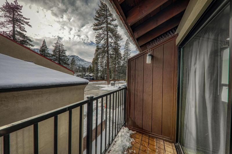 Cozy Studio #226 at Donner Lake Village - image 8