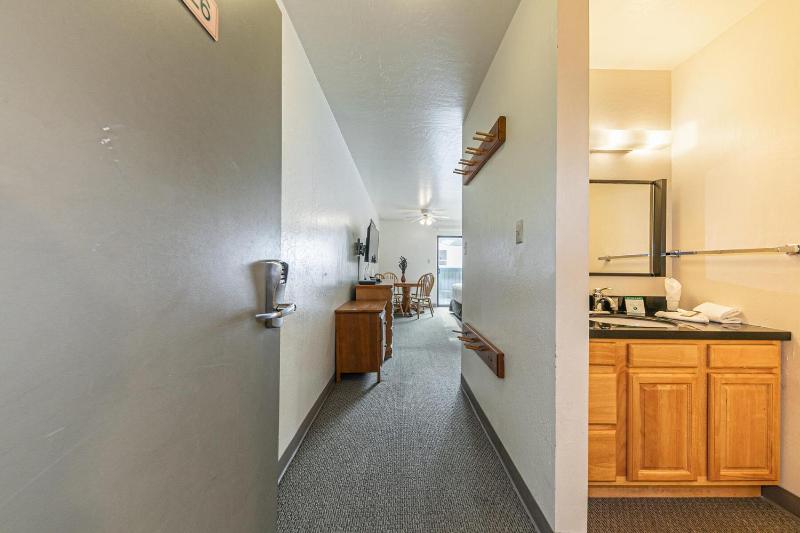 Cozy Studio #226 at Donner Lake Village - image 7