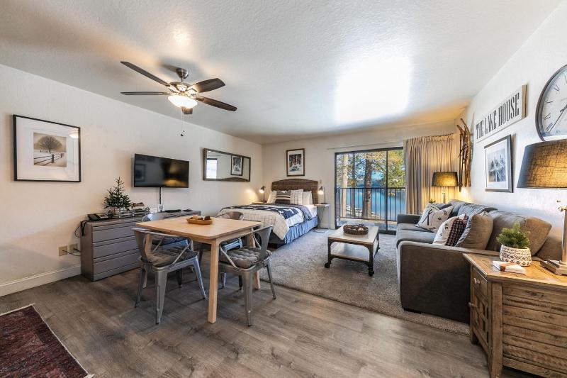 Beautiful Deluxe Studio w/Lake View #245 at Donner Lake Village - image 7