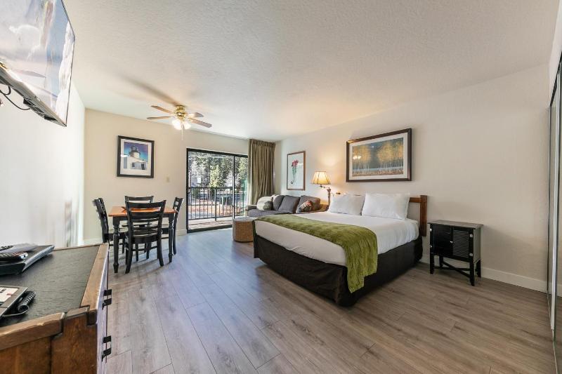 King Studio 2nd Floor #234 at Donner Lake Village - image 1
