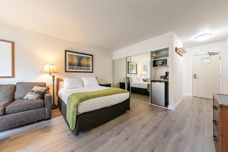 King Studio 2nd Floor #234 at Donner Lake Village - image 13