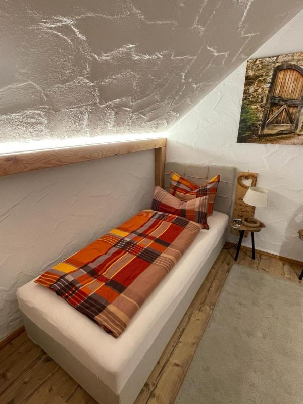Standard Twin Room image 3