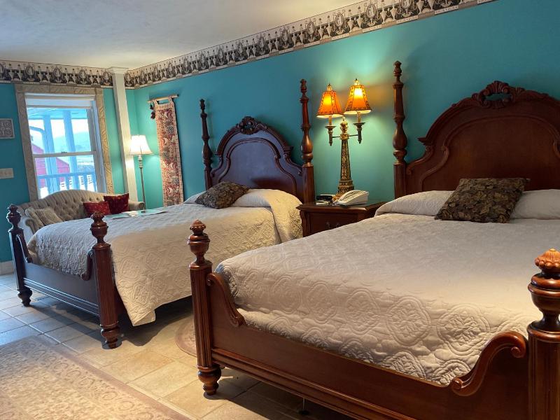 Deluxe Queen Room image 2