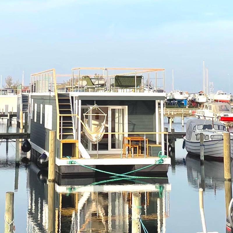 Hausboot Bruntje mit Dachterrasse in Kragenæs auf Lolland/DK Images