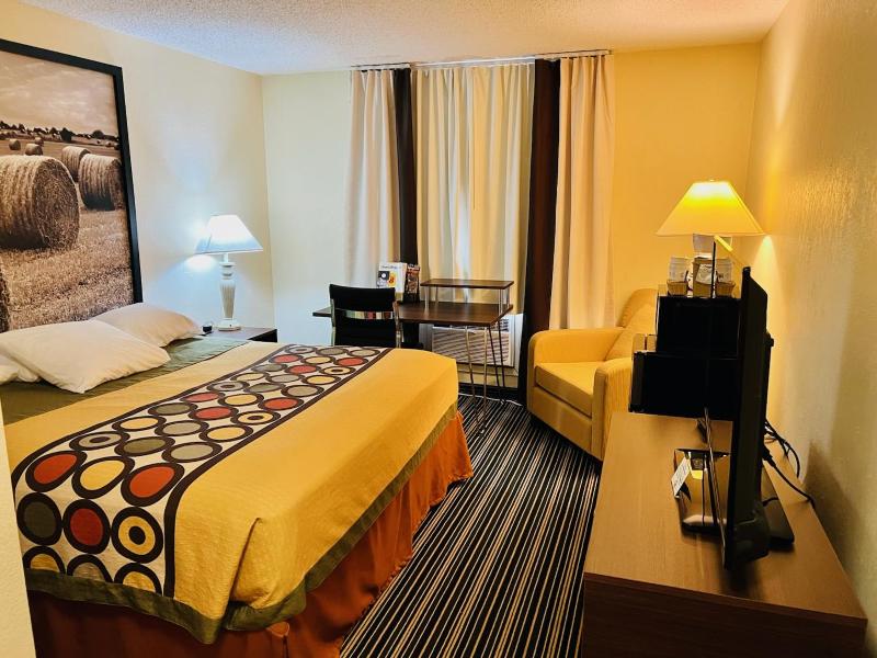 King Room - Non-Smoking image 3