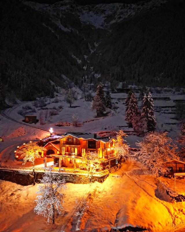 Two-Bedroom Apartment with Balcony image 1