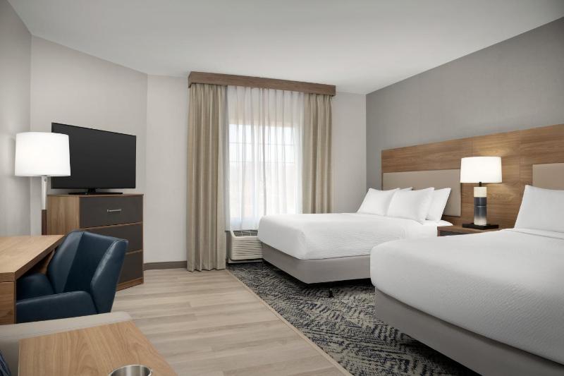 Queen Studio Suite with Two Queen Beds - Mobility Access Tub/Non-Smoking image 2
