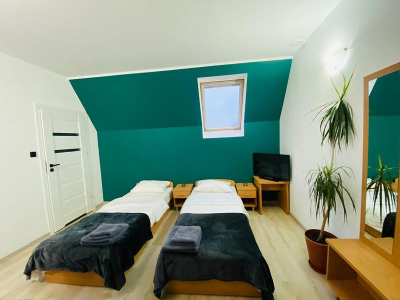 Triple Room with Private Bathroom image 3