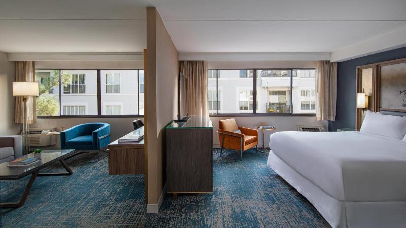 Deluxe King Suite with Sofa Bed image 1