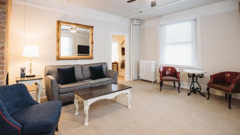 King Studio with Sofa Bed image 4