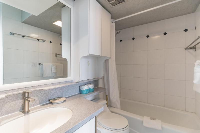 High Rise Ocean View Waikiki Condo FREE Parking & Wi-Fi - image 6