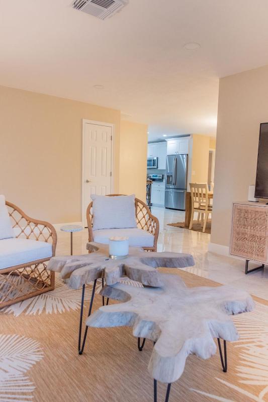 Endless Paradise -New Salt Water Pool! Relax! Walk to Beach! - image 37