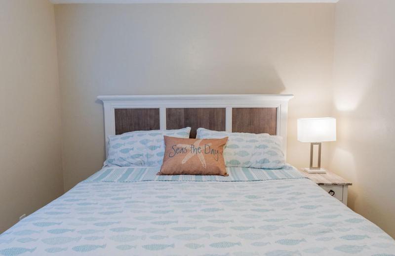 Endless Paradise -New Salt Water Pool! Relax! Walk to Beach! - image 29