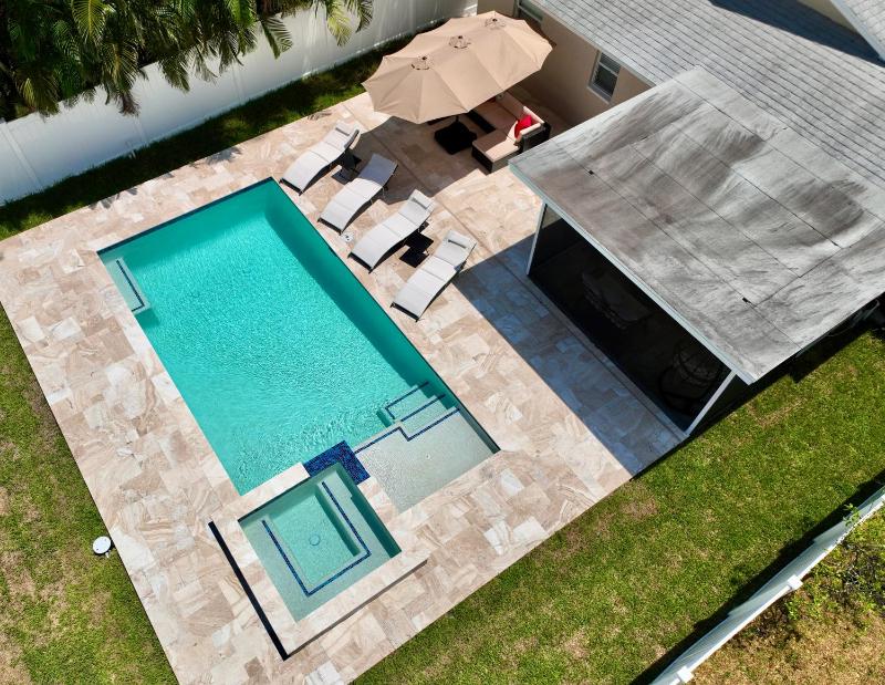 Endless Paradise -New Salt Water Pool! Relax! Walk to Beach! - image 7