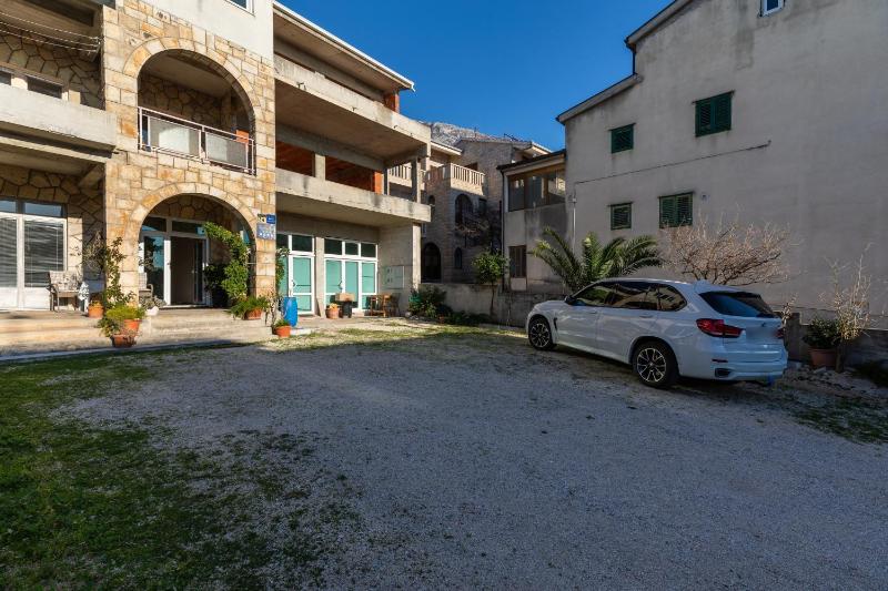 Apartments with parking space Makarska - 22017 - image 25