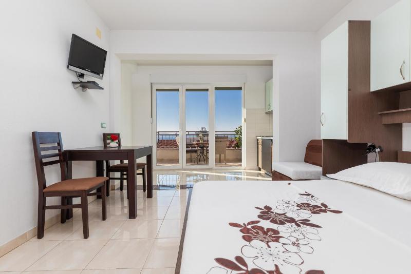 Apartments with parking space Makarska - 22017 - image 46