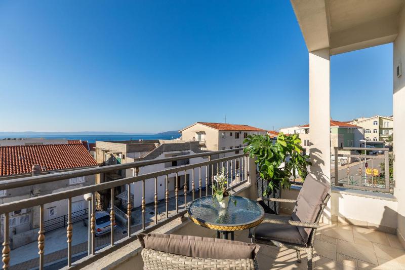 Apartments with parking space Makarska - 22017 - image 13