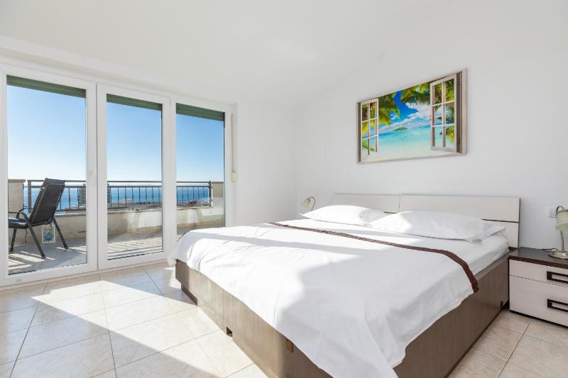 Apartments with parking space Makarska - 22017 - image 29