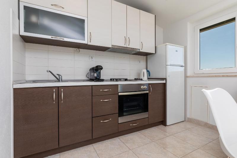 Apartments with parking space Makarska - 22017 - image 20