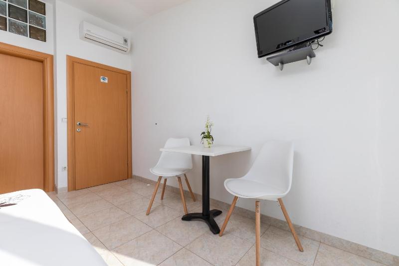 Apartments with parking space Makarska - 22017 - image 49