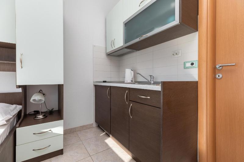 Apartments with parking space Makarska - 22017 - image 33
