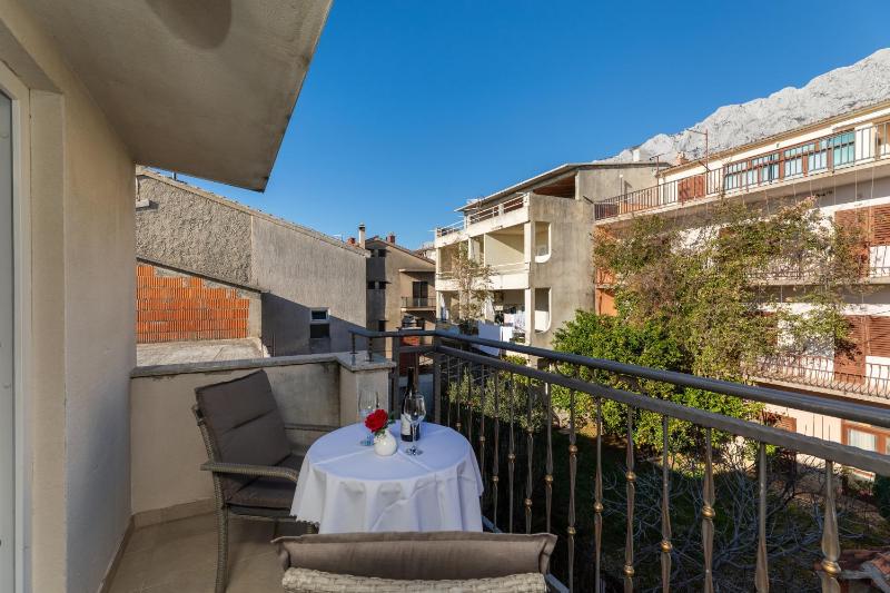 Apartments with parking space Makarska - 22017 - image 4