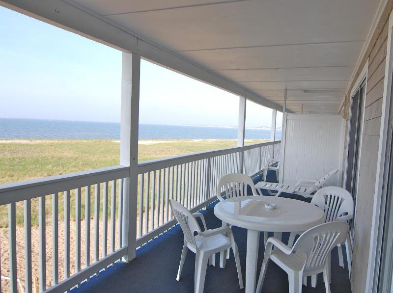 Oceanfront Suite with Balcony image 3
