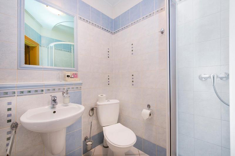 Double Room with Kitchenette image 2