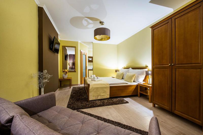 Double Room with Kitchenette image 3