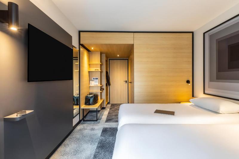 Standard Triple Room image 2