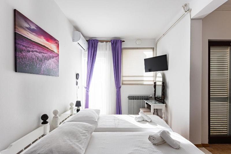 Twin Room with Sea View image 4
