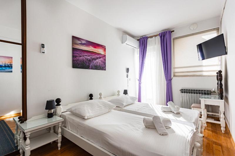 Twin Room with Sea View image 3
