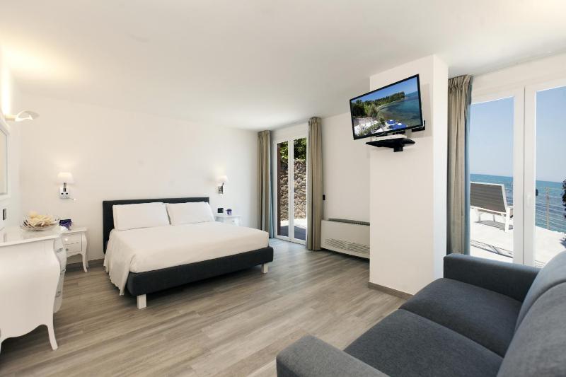 Suite with Balcony image 1