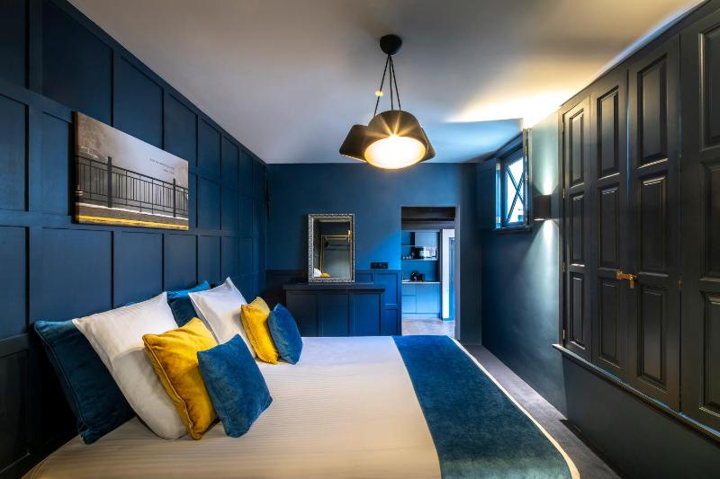 Deluxe Double Room image 1