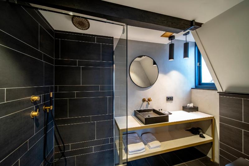 Deluxe Double Room image 3